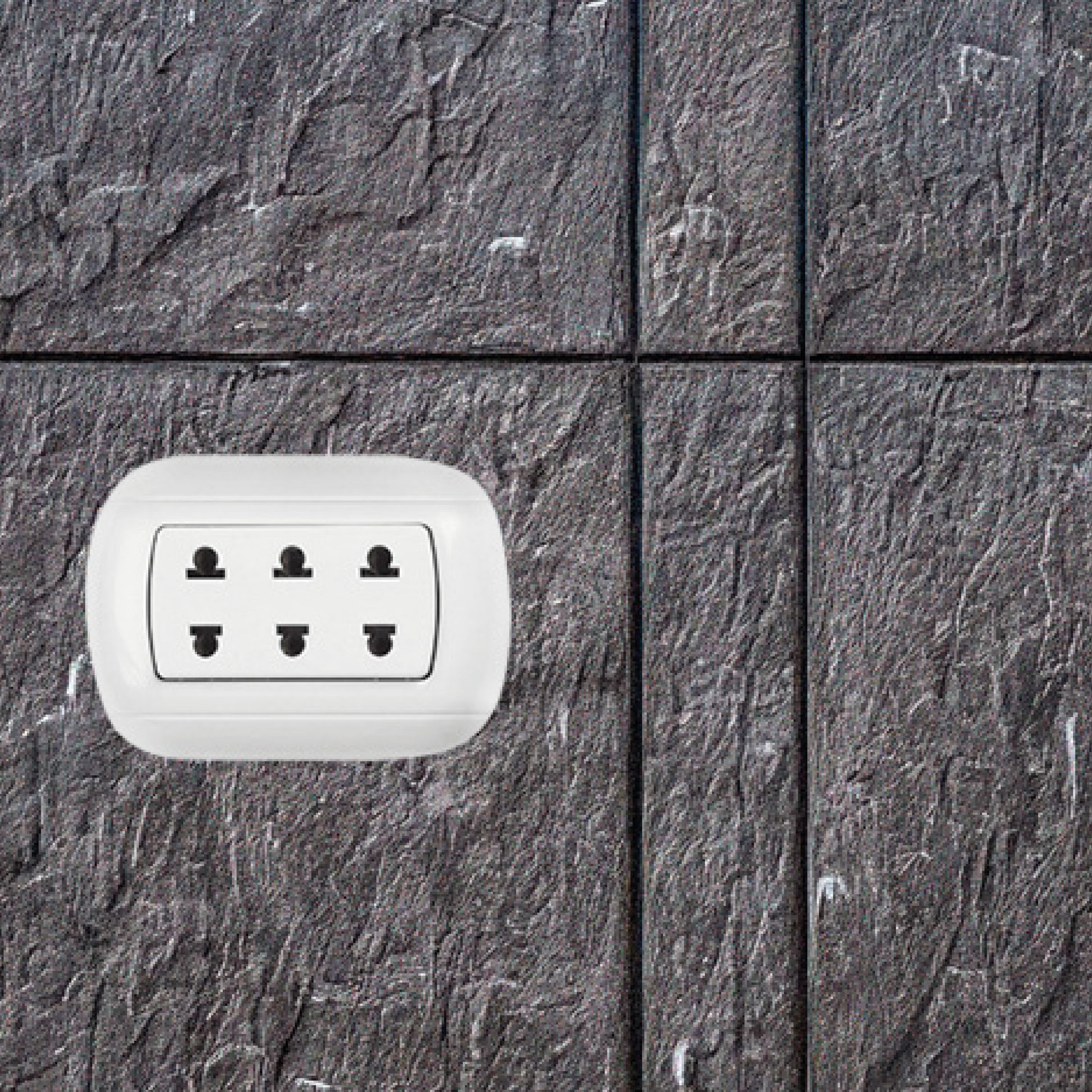 TOMACORRIENTE TRIPLE PARA SOBREPONER