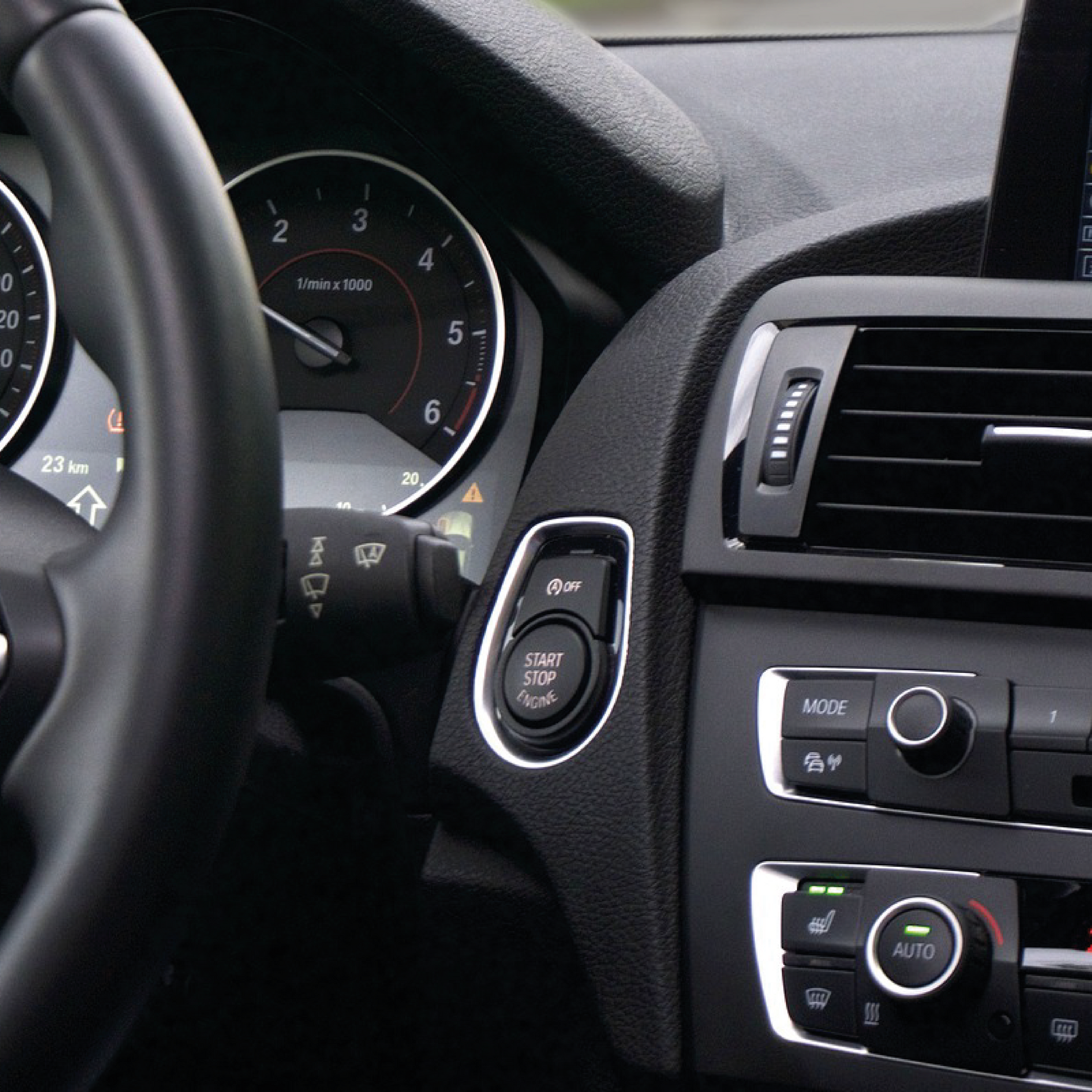 CARGADOR DE AUTO UNIVERSAL